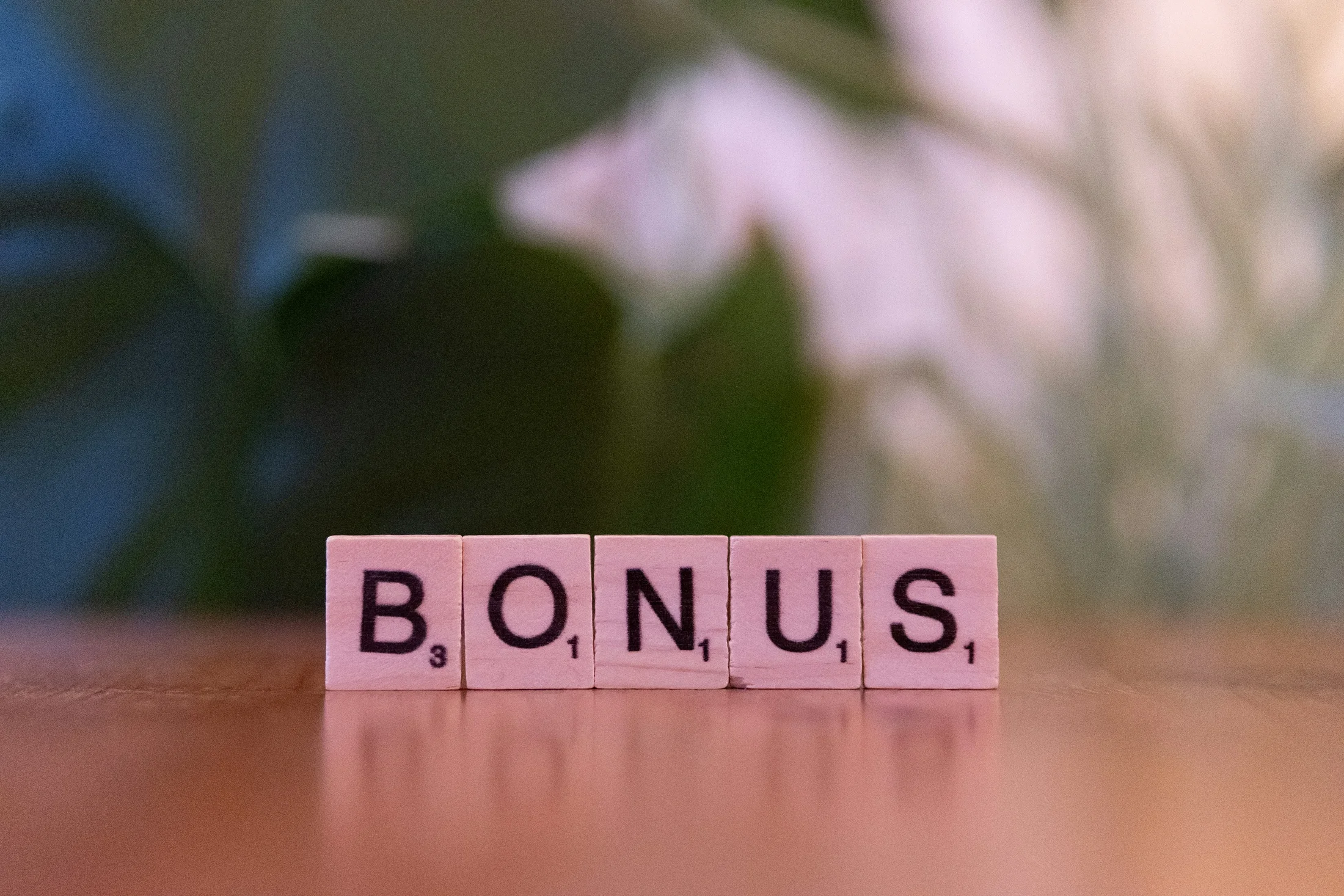 Hukum THR dan Bonus Kerja Menurut Islam: Boleh Dipakai Apa Saja?