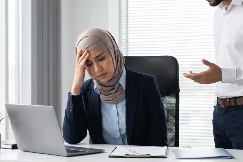 Cara Menghadapi Bos Micromanager Menurut Islam